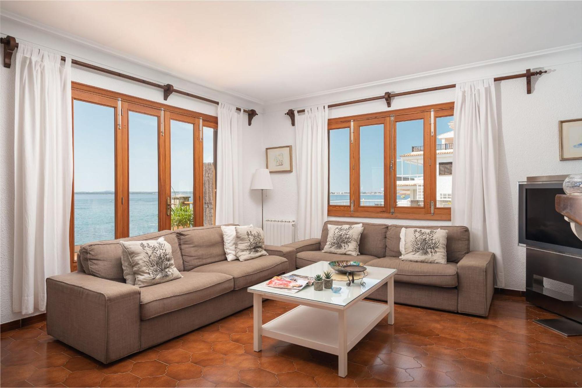 Villa Torrens - *