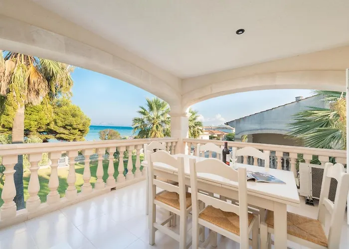 Holiday Apartament With Direct Access To The Beach In Alcudia