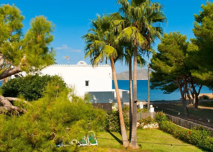 Villa Tita De Manresa, Con Jardines Y Vista Mar
