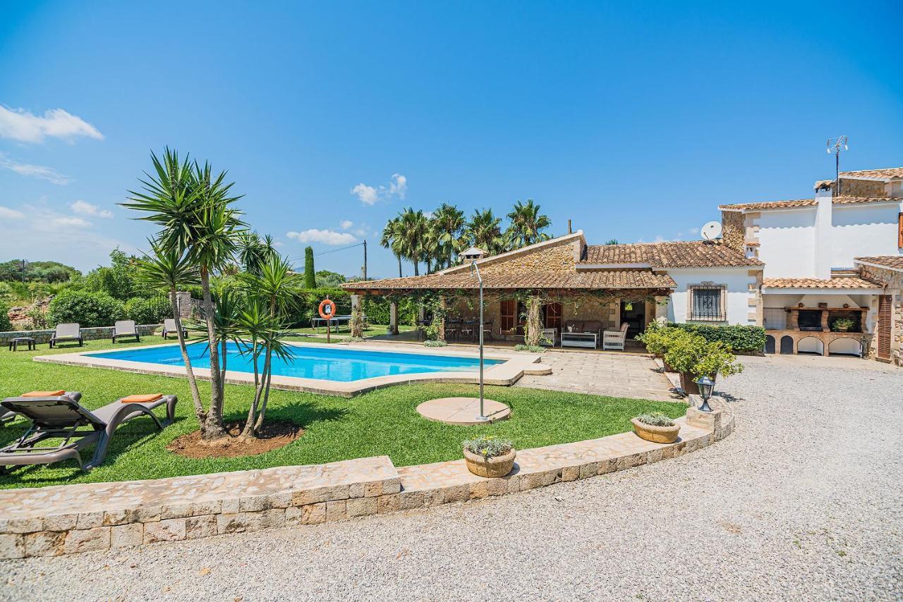 Can Barretas Villa *