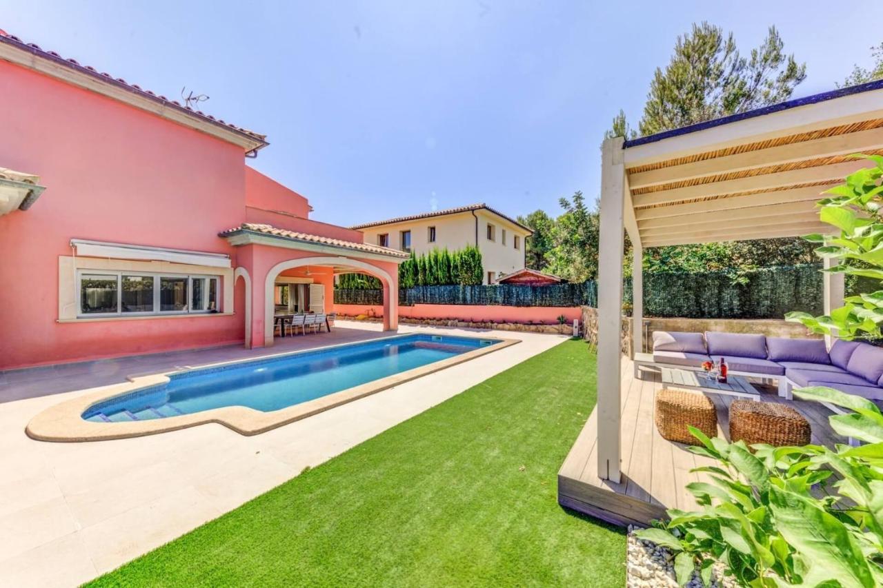 Deluxe Mallorca I Upmarket Location I Maria Bonaire I 4 Bedrooms I Close To The I Villa Alcudia (Mallorca)