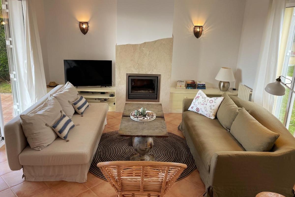 Casa Alegria - With Pool, Fitness, Sauna Pousada *