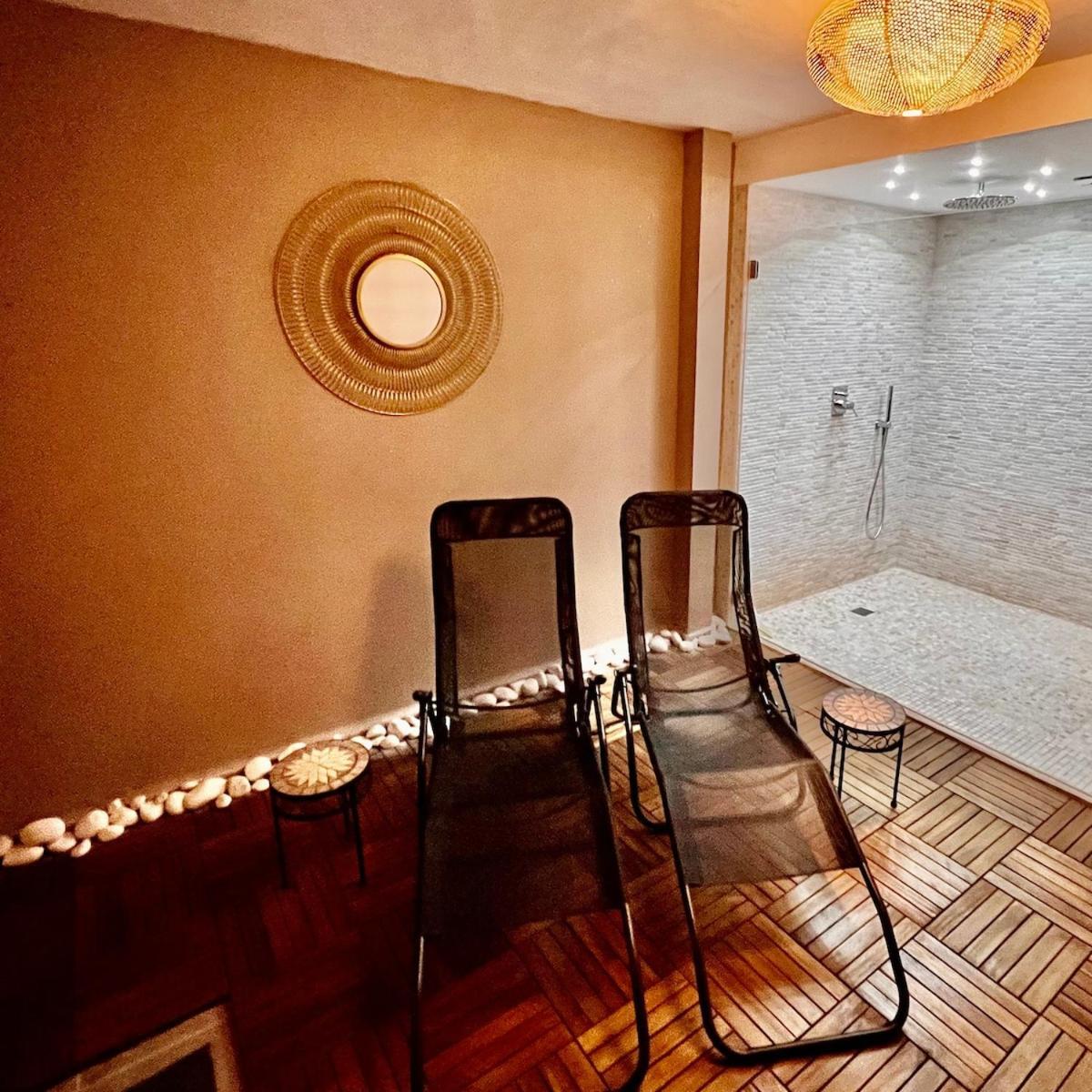 Casa Alegria - With Pool, Fitness, Sauna Pousada