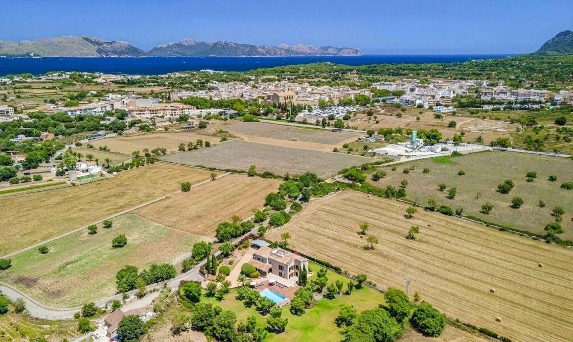 Atemberaubende Mit Pool Und Panoramablick In Unmittelbarer Naehe Von Und Dem Alcúdia