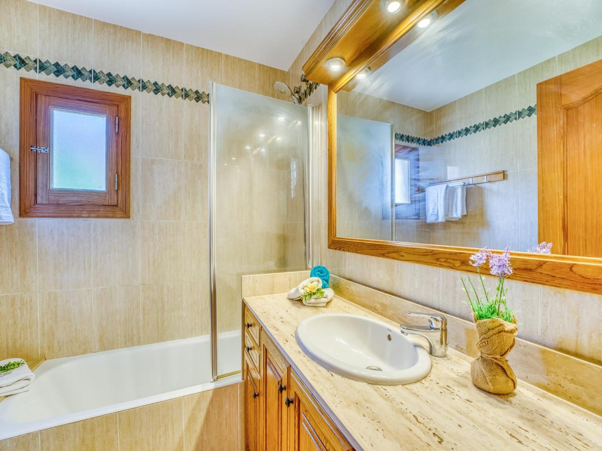 House In Near & Mountain Views * Alcúdia