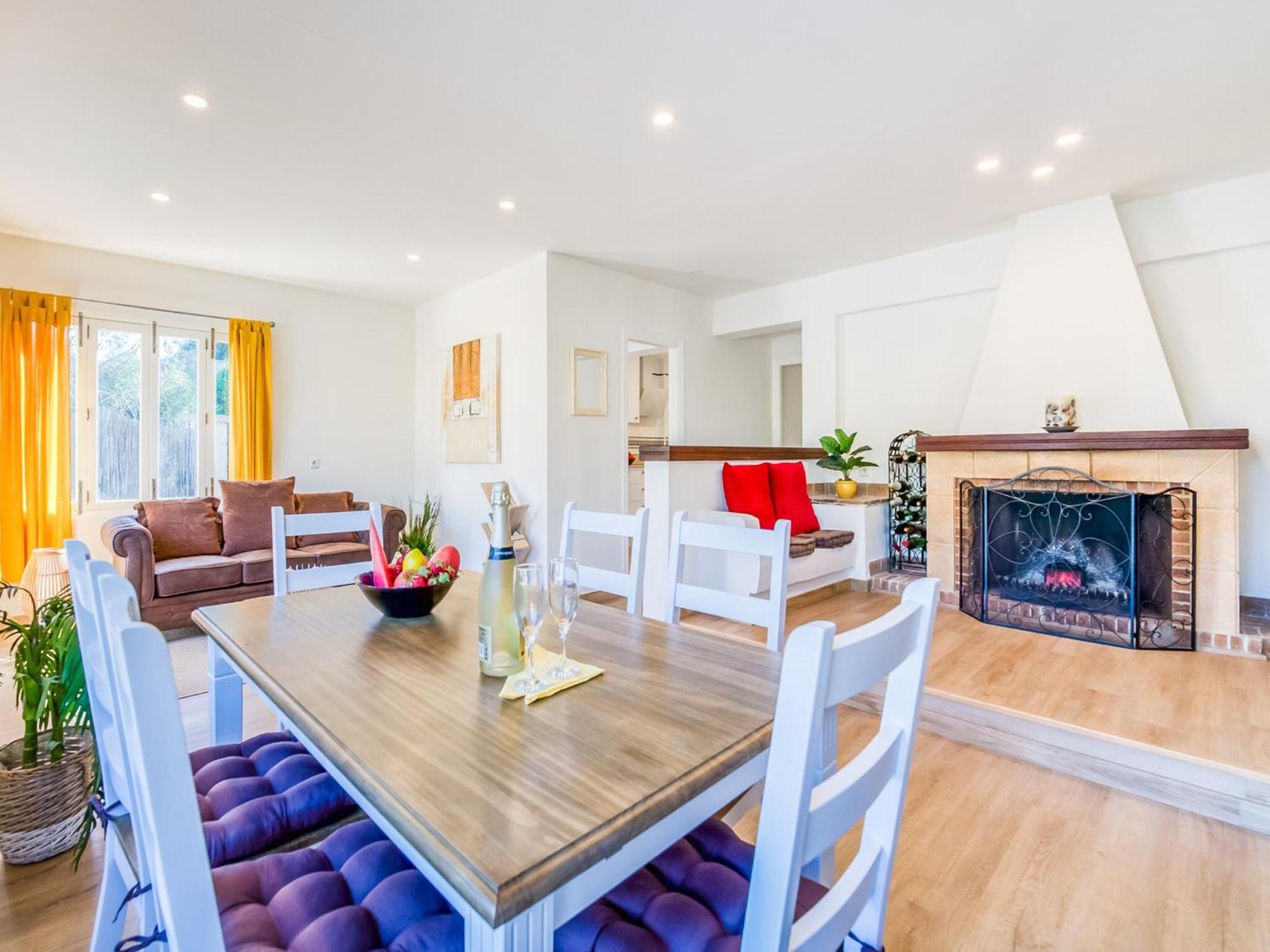In With Pool & Views Holiday home