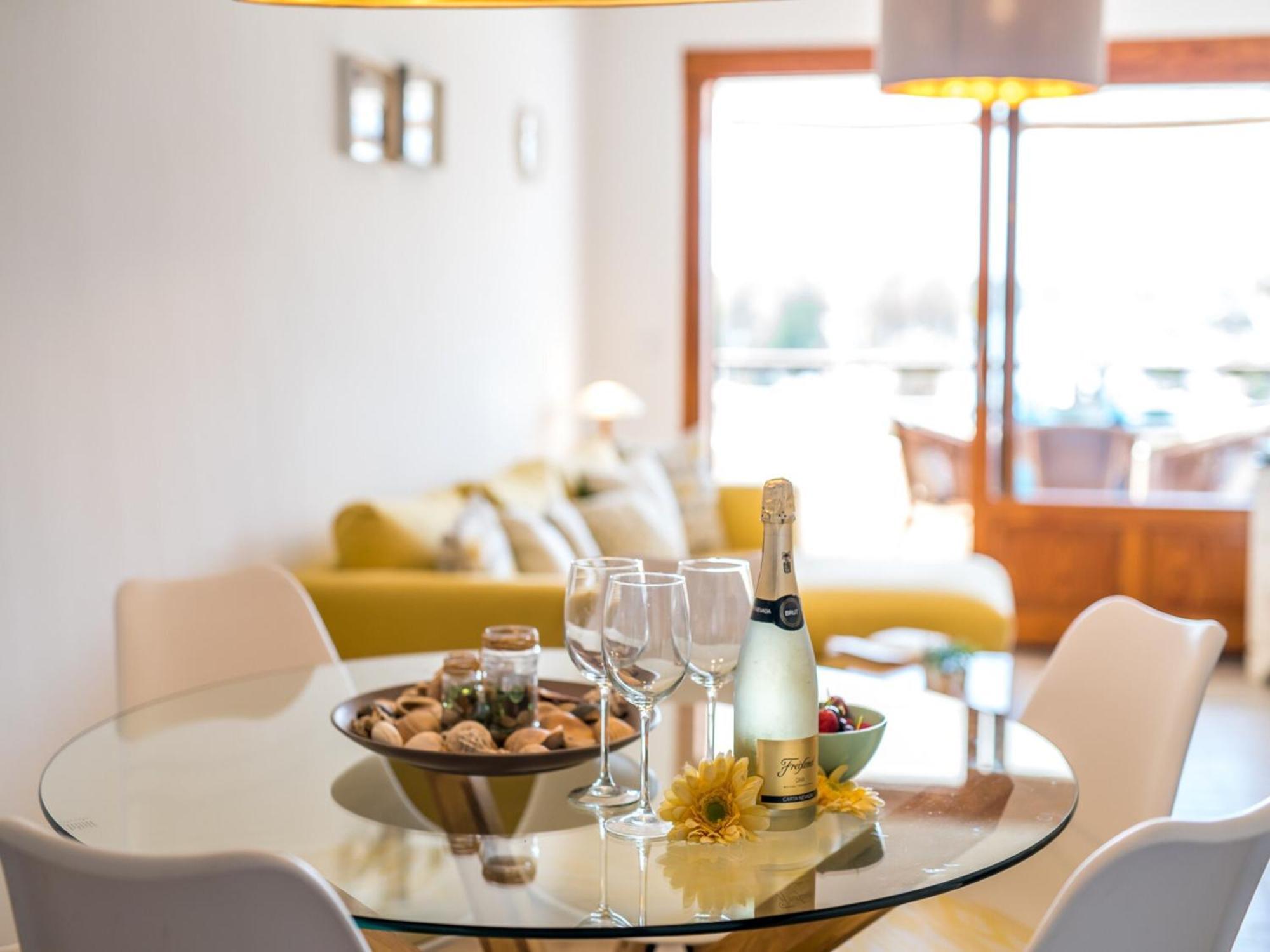 Apartment, Near Appartement *