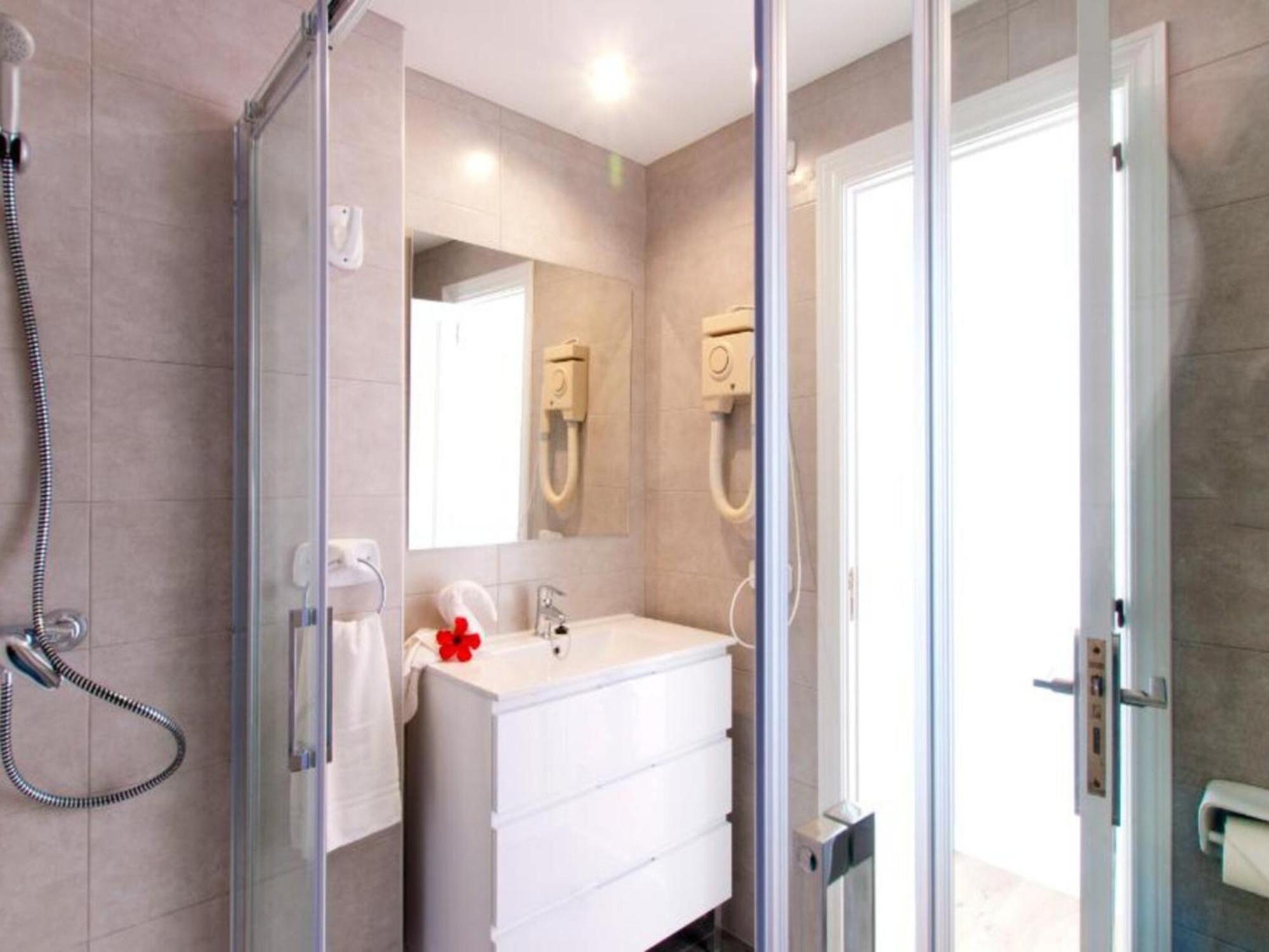 Appartement Charming Apartment, By The