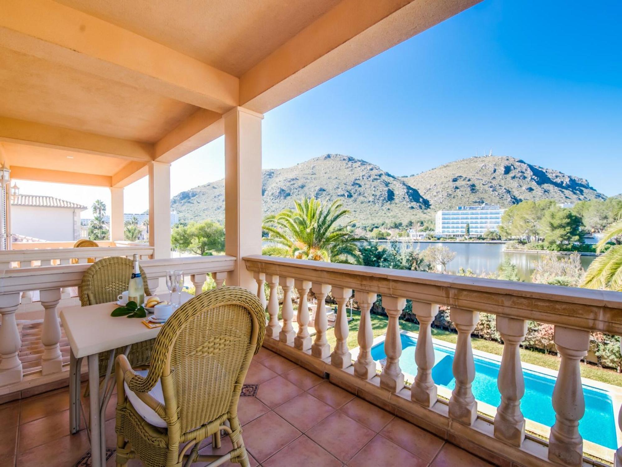 Elegant With Garden Vakantiehuis