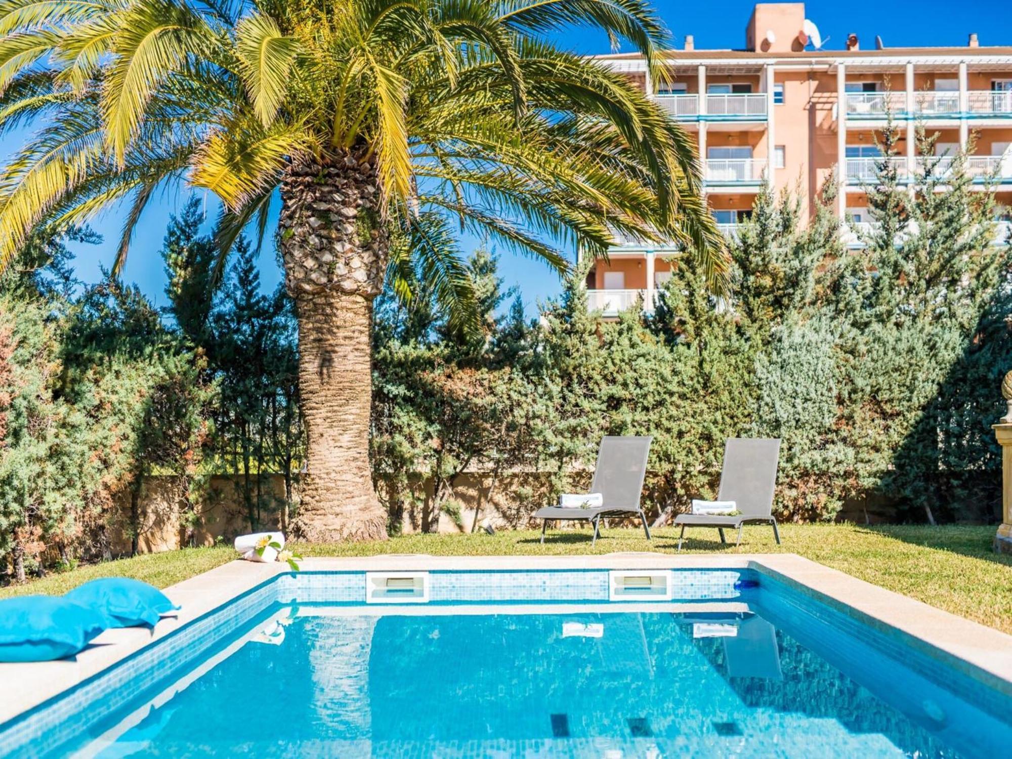 Elegant With Garden Vakantiehuis