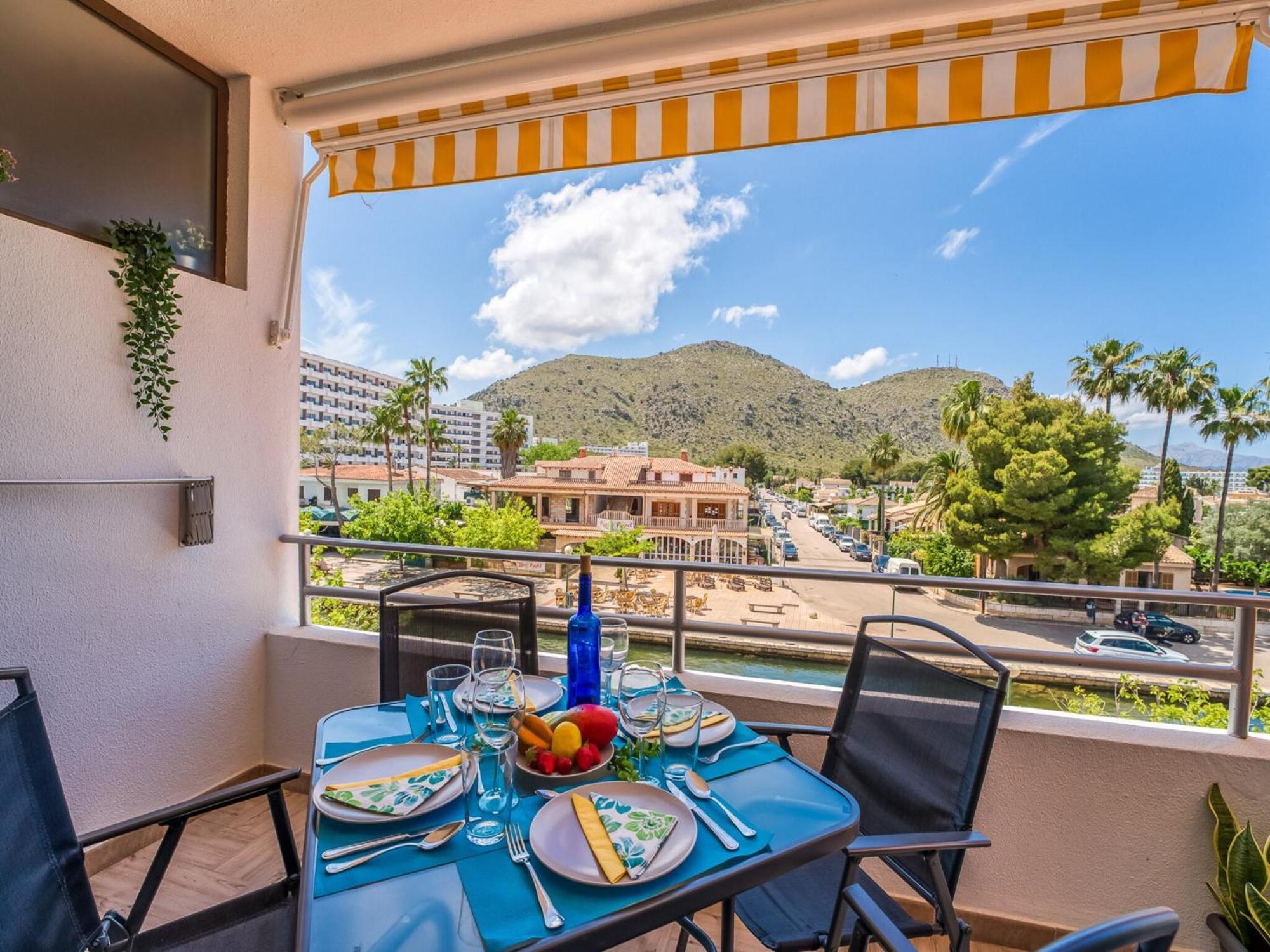 With Mountain And View Apartamento