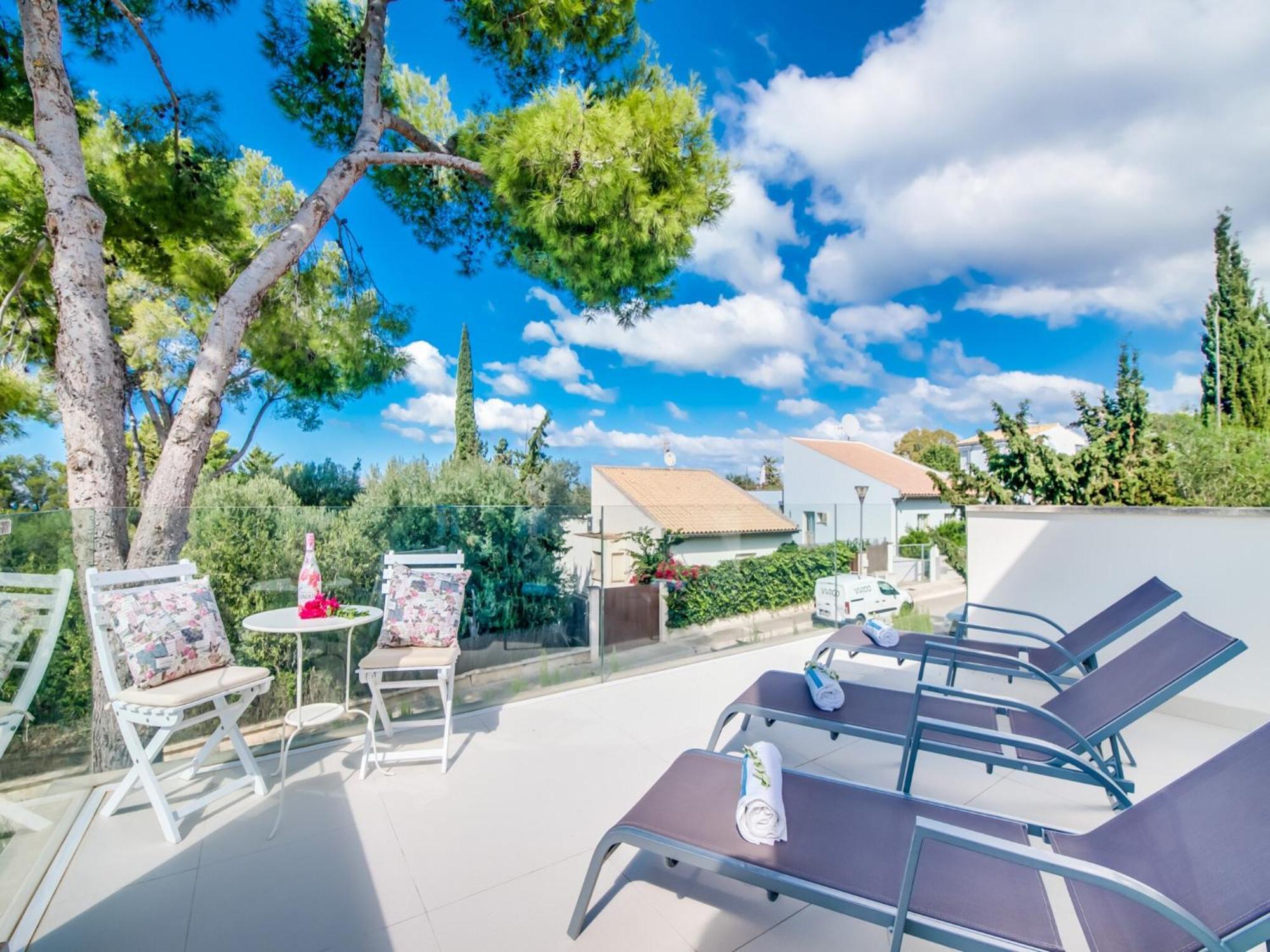 With Fenced Garden Holiday home *