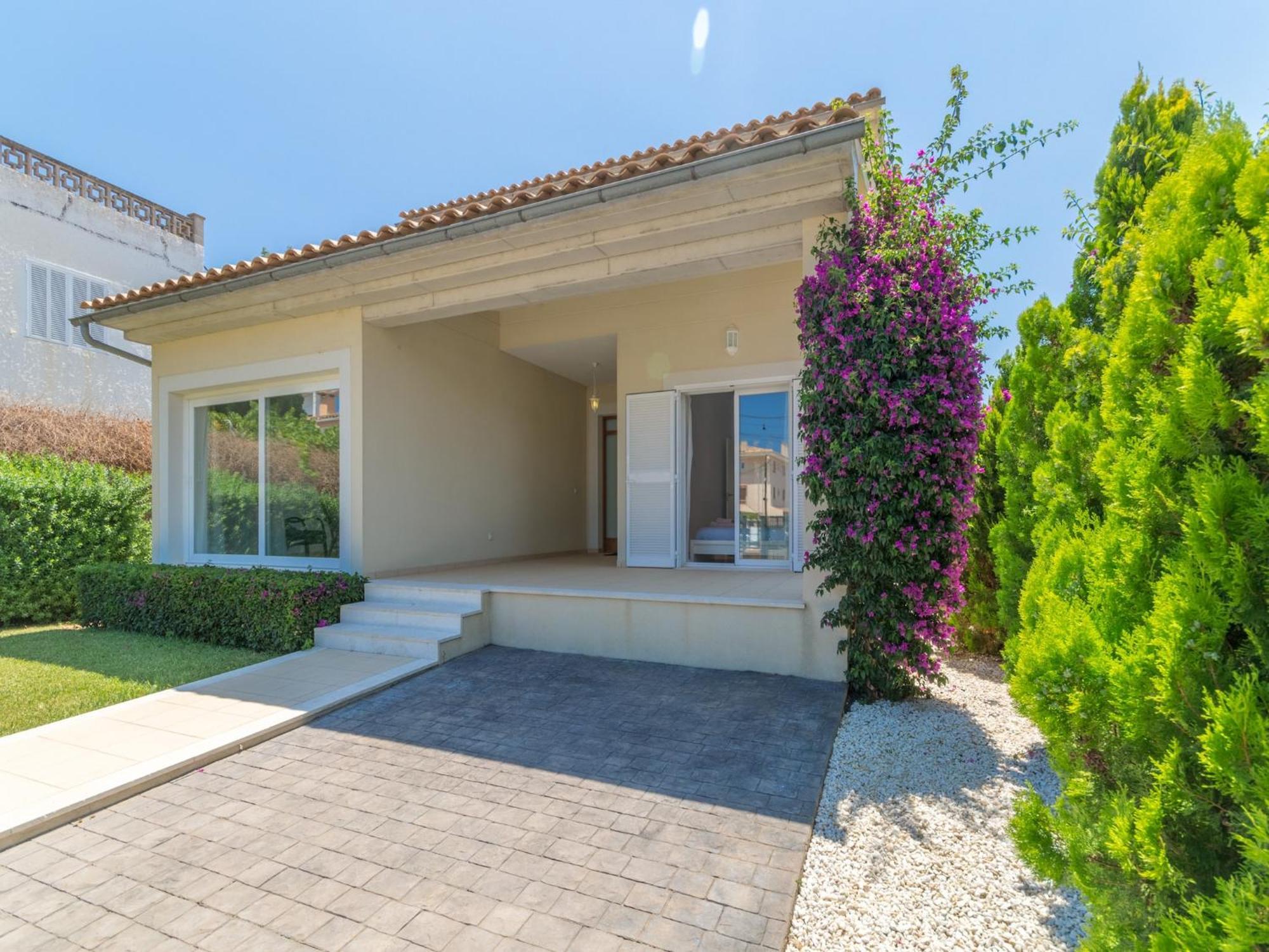 Villa Modern With Pool In