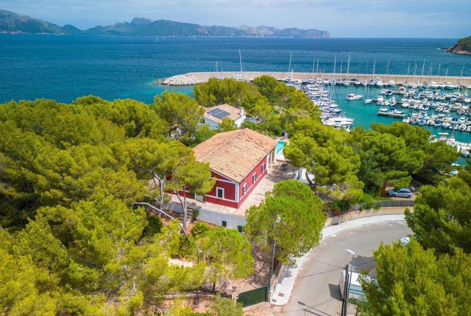 Atemberaubende Mit Meerblick Und Pool Vakantiehuis