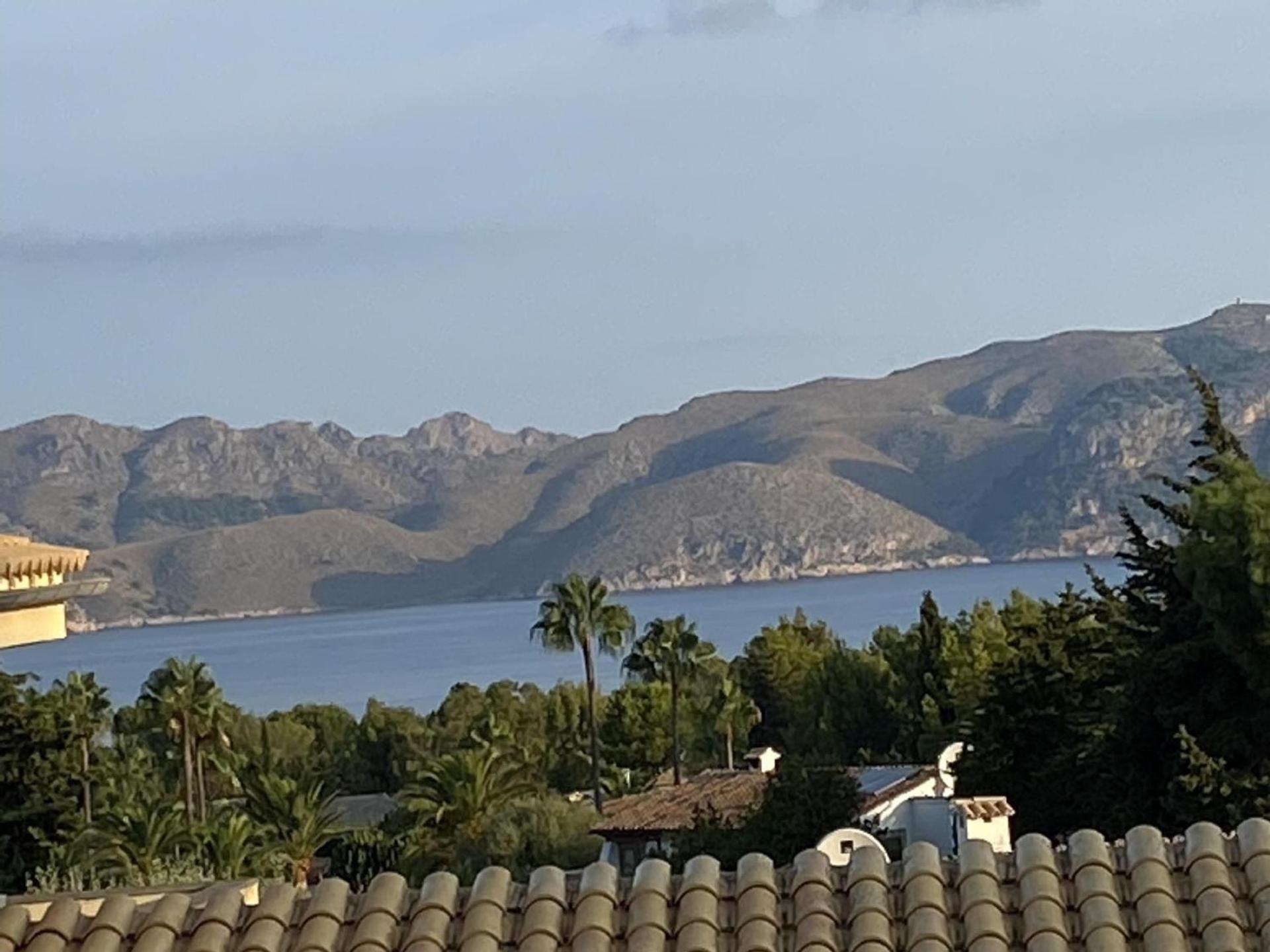 Ferienvilla, Mit Pool, Grosser Terrasse Und Atemberaubenden Meerblick U Bergblick Vakantiehuis Alcúdia