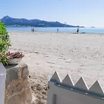 Waterfront 3 Bedroom Beach Apartment