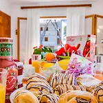 Ideal Property Mallorca - Villa Rosita 12A