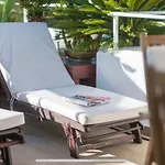 Beach Inn Deluxe Apartment
