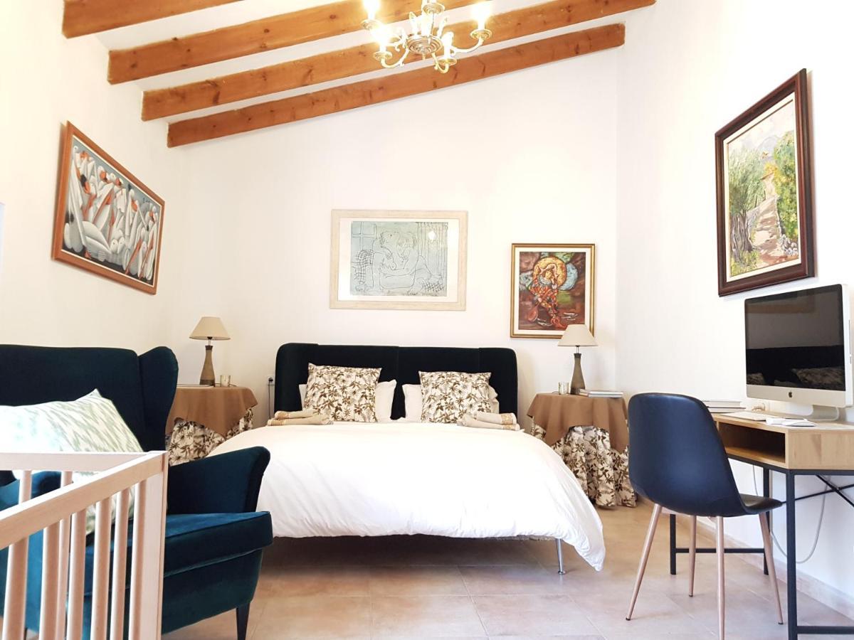 Casa Del Artista-can Roca Holiday home *